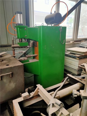 河南鄭州金水區(qū)高價回收門廠設(shè)備 冷壓機、精密鋸及北京叉車、木工機械的循環(huán)利用之道